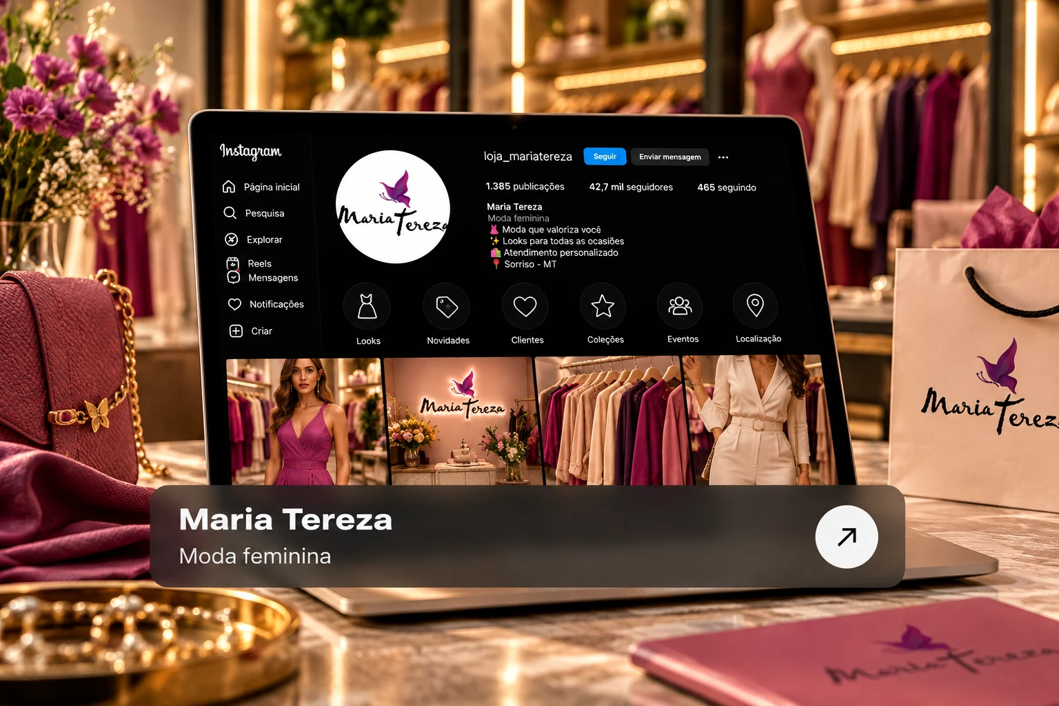 Maria Tereza apresentada em um notebook, com roupas femininas e identidade visual em tons de rosa e roxo